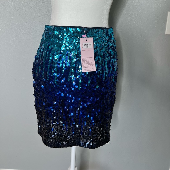 Blue sequin skirt - Picture 2 of 4